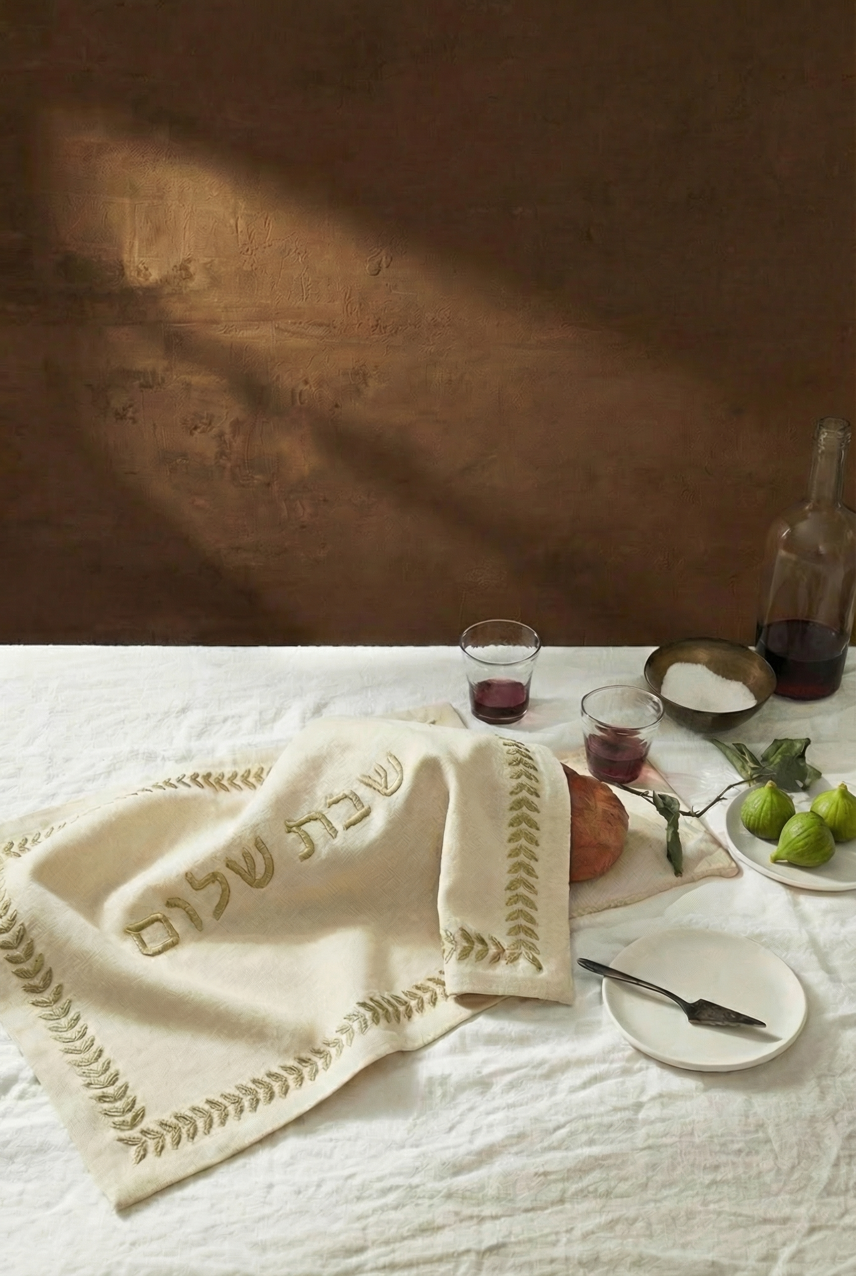 Reuben Challah Cover, Gold Vines